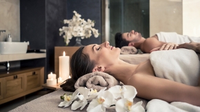 Wellness spa Paar Foto iStock Kzenon